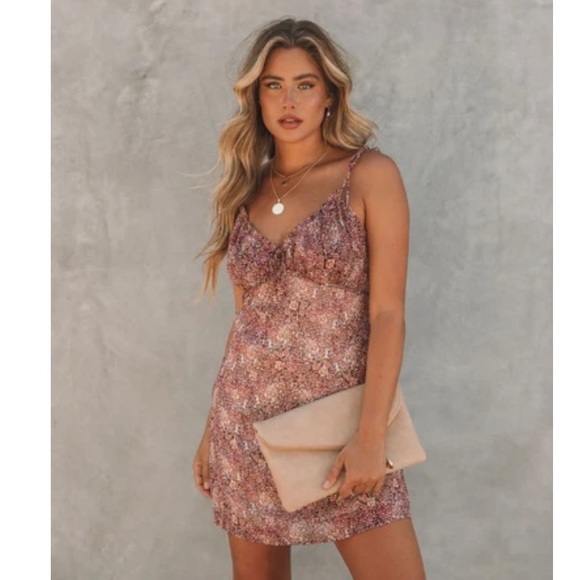 Small floral mini dress in excellent condition - Picture 1 of 3